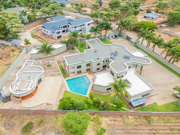 6 Bedroom House