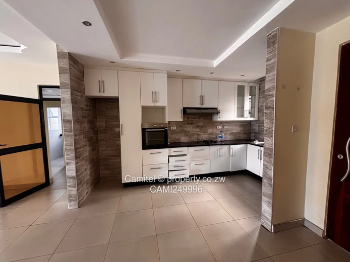 Spacious 3BR Greendale North Flat — Garden, Borehole