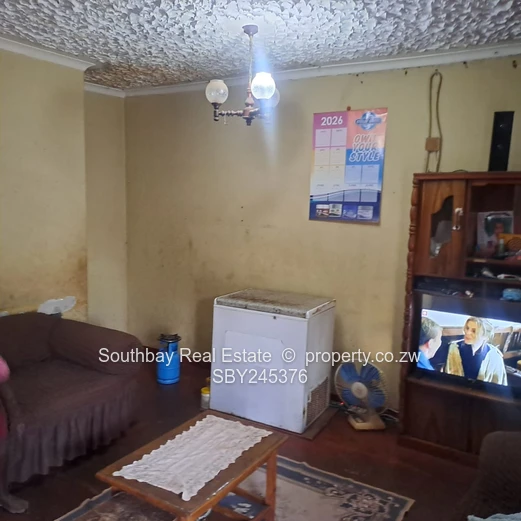 Lovely home in a secure, well-kept environment! Grab an opportunity. (Sole Mandate)