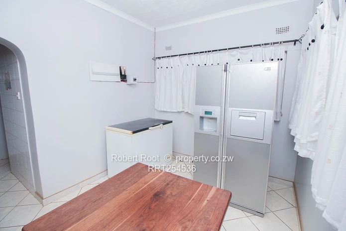 Prime 5 Bedroom Home for Sale in Helensvale