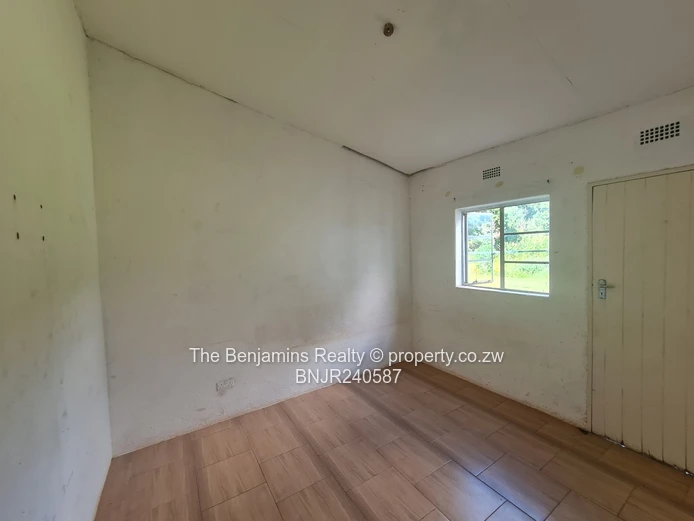 3 Bed 1 Bath Cottage to Let in Mt Pleasant 