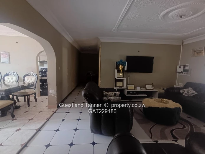 Luxurious Family Home in Avondale West!