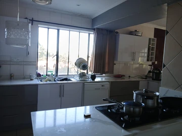 6 Bedroom House