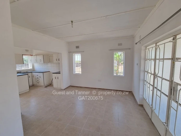 Spacious House with Cottage for Sale in Sunninghill, Bulawayo
