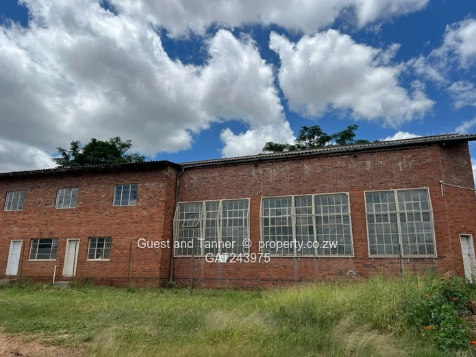 Commercial Warehouse with Title Deed for Sale in Thorngrove!