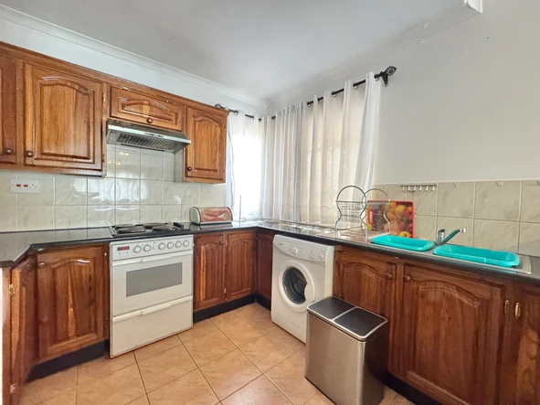 2 Bedroom Flat & Apartment