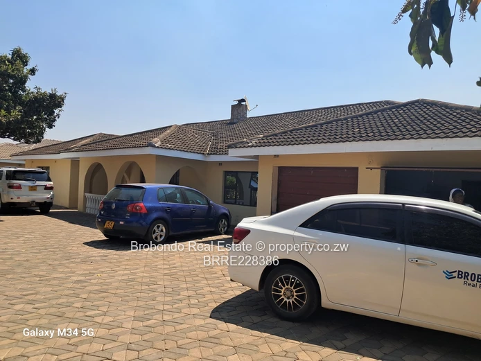 Emerald Hill 4 bed for rent available 1 October