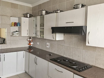 2 Bedroom Flat & Apartment