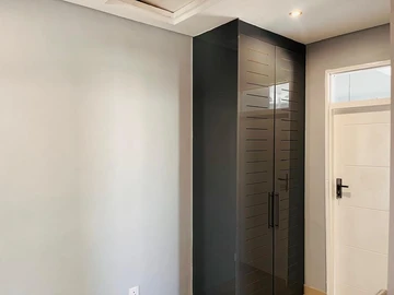 2 Bedroom Flat & Apartment