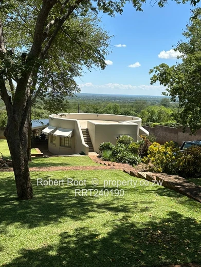 Exceptional Lifestyle Property on a Large 3,720 sqm Plot