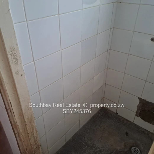Lovely home in a secure, well-kept environment! Grab an opportunity. (Sole Mandate)