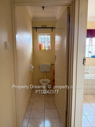 Westgate 2-Bed Home on 825 m² — Upper-fixer