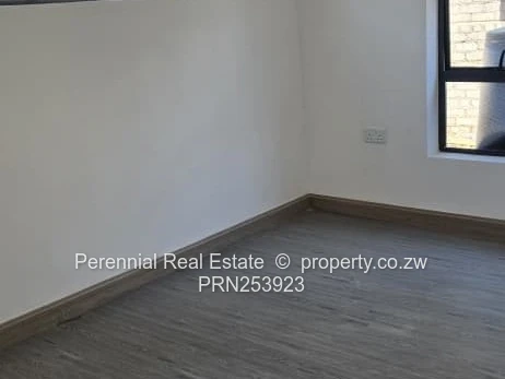 Groom Bridge 3-Bed Flat — Walled, Modern Kitchen & En-Suite