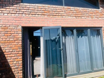 2 Bedroom Flat & Apartment