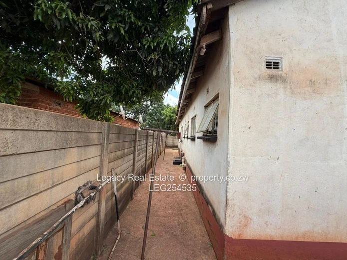 3-Bed Kuwadzana House — Walled, Paved, En-Suite, Garden (Sole Mandate)