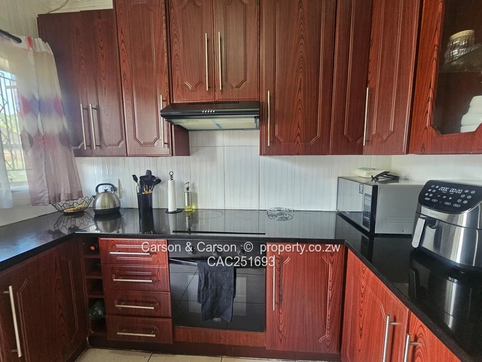  Garden Flat in Avondale with Borehole