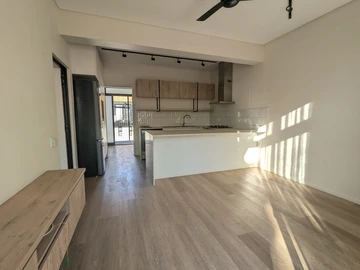 2 Bedroom Flat & Apartment