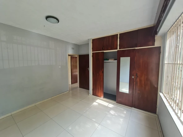 2 Bedroom Flat & Apartment