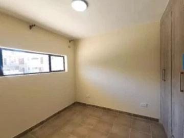 2 Bedroom Flat & Apartment