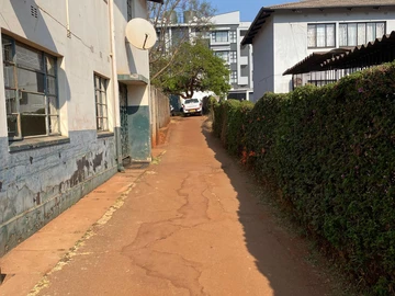 2 Bedroom Flat & Apartment