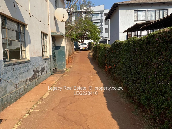 Avondale First-Floor Flat with Garage & Borehole