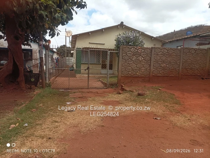 Cozy 3-Bed Warren Park Home with Borehole & Verandah (Sole Mandate)