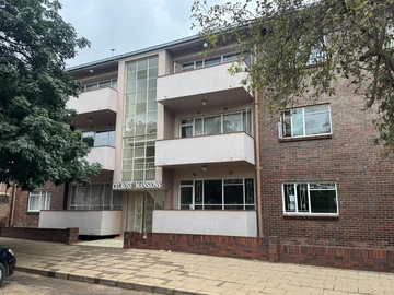 2 Bedroom Flat & Apartment