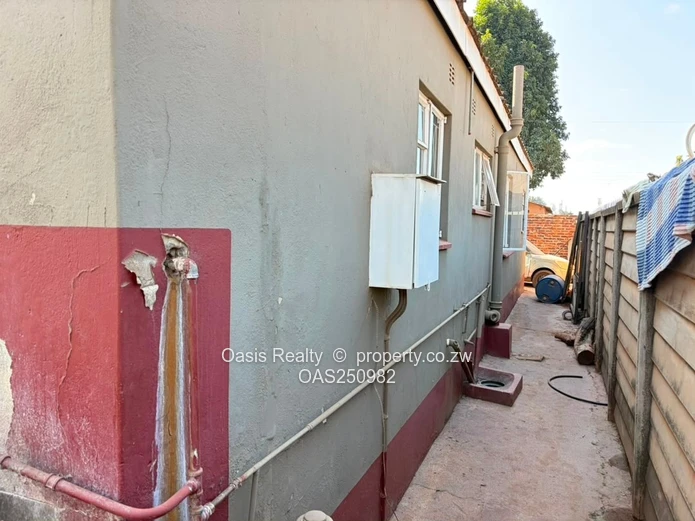 Conveniently Located Warren Park 1 House for Sale| Deeds Available