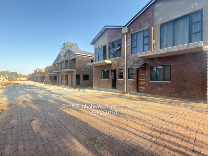 Helensvale 3-Bed Townhouse Complex —Sectional Title 