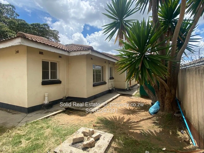 A Residential House For Sale In Mainway Meadows