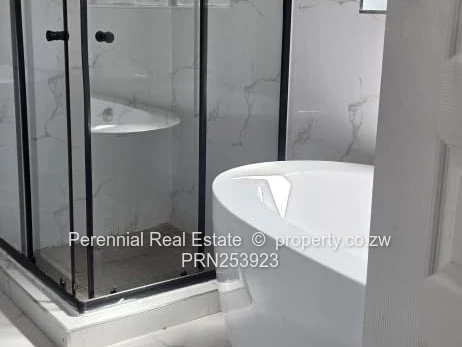 Groom Bridge 3-Bed Flat — Walled, Modern Kitchen & En-Suite