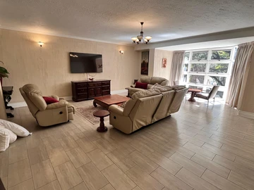 3 Bedroom Flat & Apartment