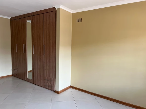 3 Bedroom Flat & Apartment