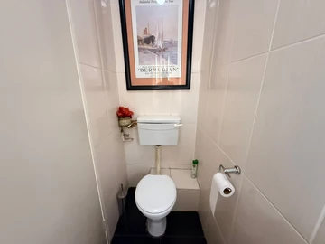 2 Bedroom Flat & Apartment