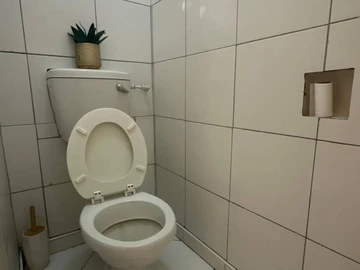 2 Bedroom Flat & Apartment
