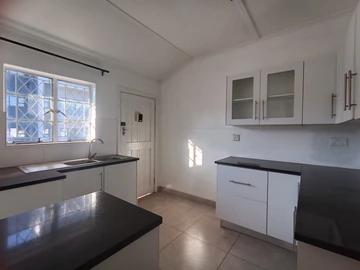 2 Bedroom Flat & Apartment