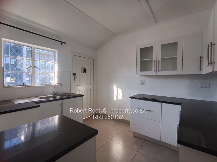 2 bed flat in Avenues