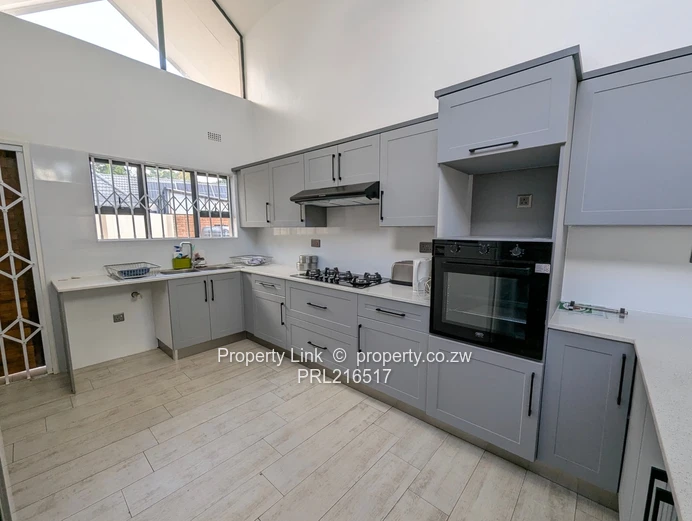 Charming Avondale West Townhouse 3 Bed, 2.5 Bath with Borehole