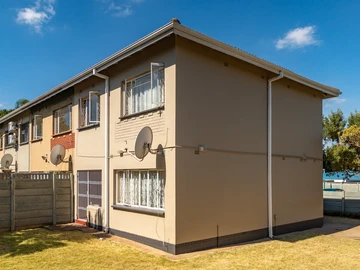 3 Bedroom Flat in Avondale
