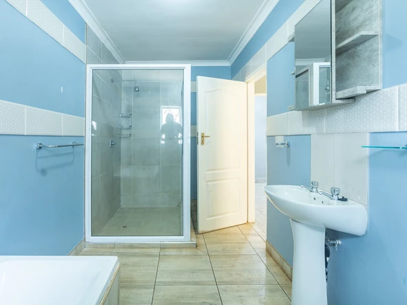 3 Bedroom Flat & Apartment