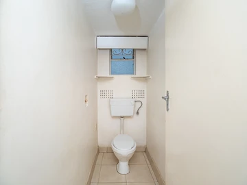 2 Bedroom Flat & Apartment