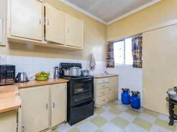 2 Bedroom Flat & Apartment