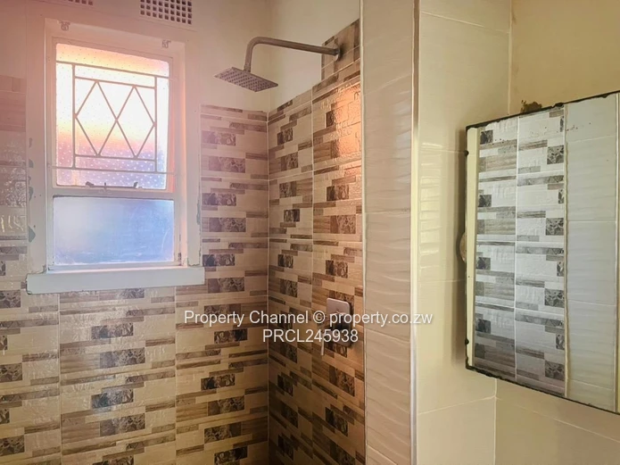 Sunlit 2-Bed Avondale Flat - Bay Window & Wooden Floors