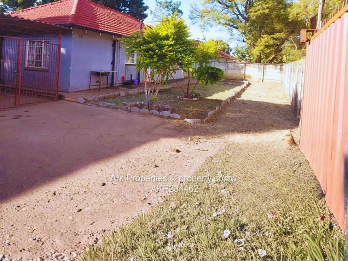 MABELREIGN - MEYRICK PARK (Close to Sherwood Golf Club)