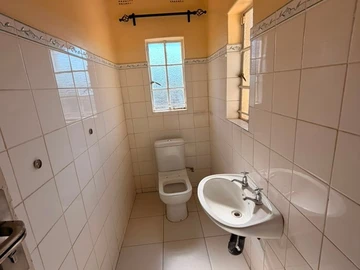 3 Bedroom Flat & Apartment