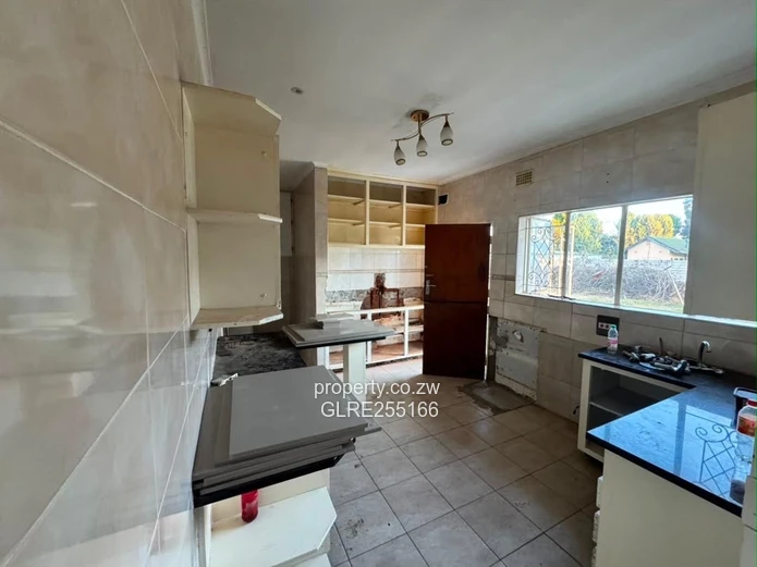 Emerald Hill: 3-Bed Walled Home with Verandah & Pool