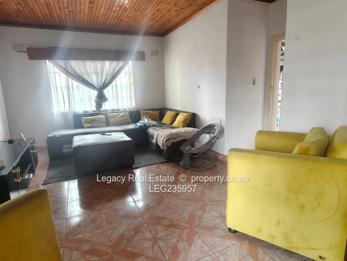 Investor’S Dream ,Main House Plus Self-Contained Cottage In Mabelreign