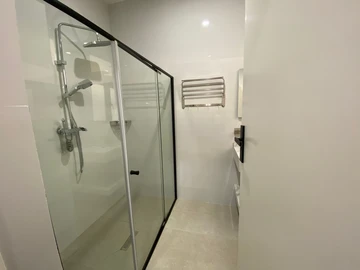 4 Bedroom Flat & Apartment