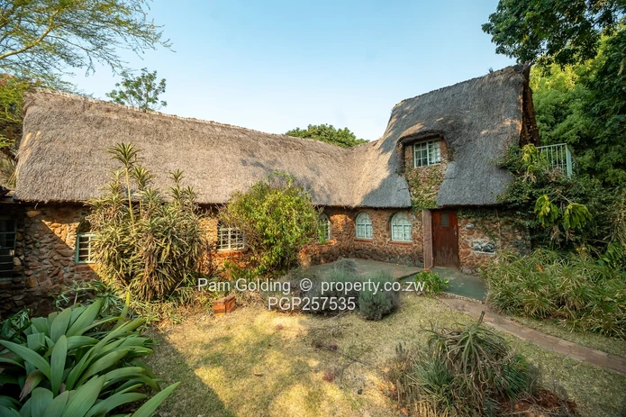 5 Fully Equipped Residences On Rare 4-Acre Land (Sole Mandate)