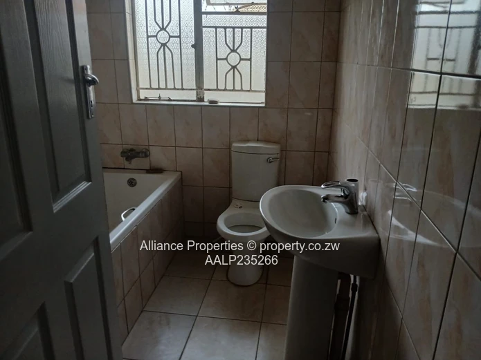 Modern Family Home with Solar Power in Glenview 1 Riverside